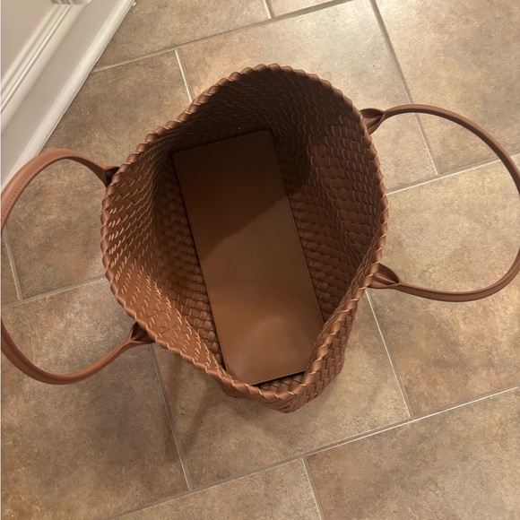 Chic Tan Woven Tote Bag - Picture 2 of 7